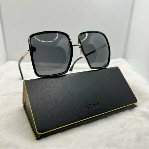 NWT Authentic Fendi Oversized Square Sunglasses Black Sunglasses display picture 1